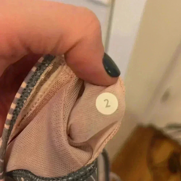 Lululemon Straight Up Bra-Sz 2 - Picture 5 of 5